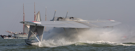 Spectacular take-off or the historical sea plane